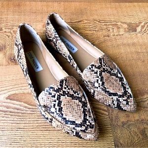 Steve Madden Pointed Toe Snakeskin SlipOn Studded Black Tan Leather Flats Size 7